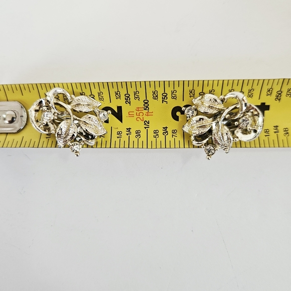 Vintage Coro? Gold Tone Curled Leaf Pattern Rhinestone Clip On Climber Earrings - Picture 7 of 7